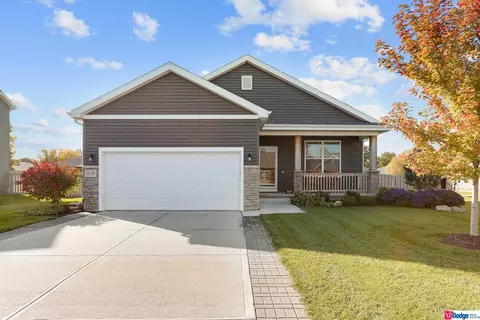 2119 Skyhawk Ave, Papillion, NE 68133