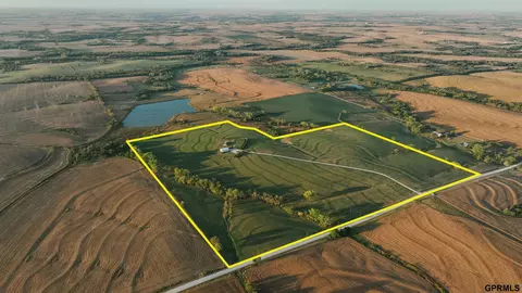 66 R Rd, Adams, NE 68301