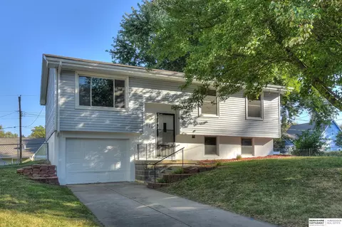 8810 Sprague Cir, Omaha, NE 68134