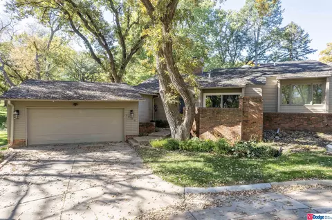 1030 S 111th Plz, Omaha, NE 68154