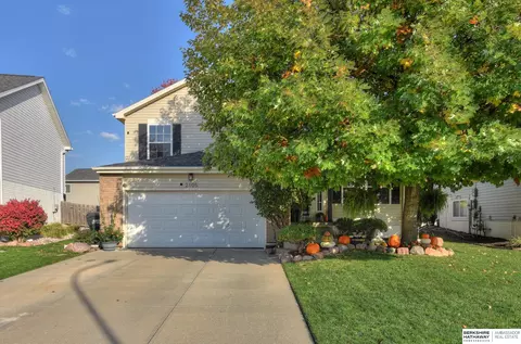2105 N 166 St, Omaha, NE 68116