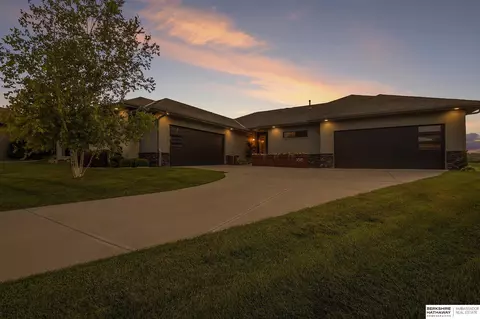 1818 N 197th St, Elkhorn, NE 68022