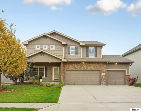 17016 Greenfield St, Omaha, NE 68136