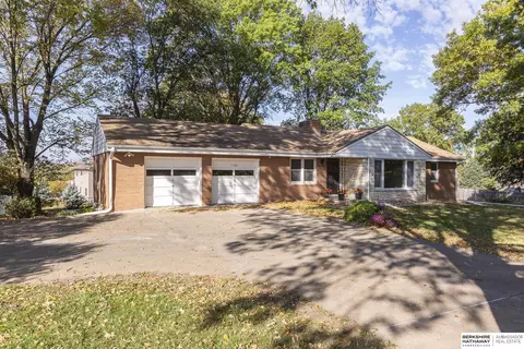 11706 N Post Rd, Omaha, NE 68112