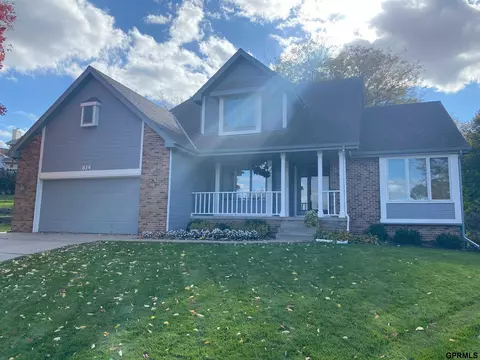 814 Hickory Hill Cir, Papillion, NE 68046
