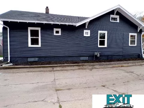 430 N 8th St, Beatrice, NE 68310 photo 2