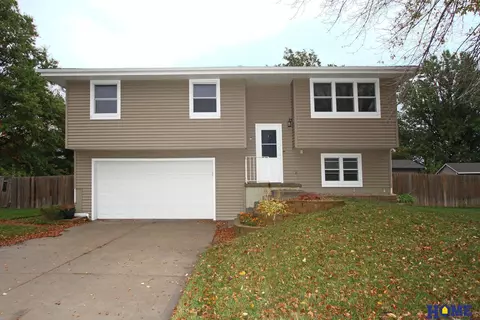 10520 N 138th St, Waverly, NE 68462