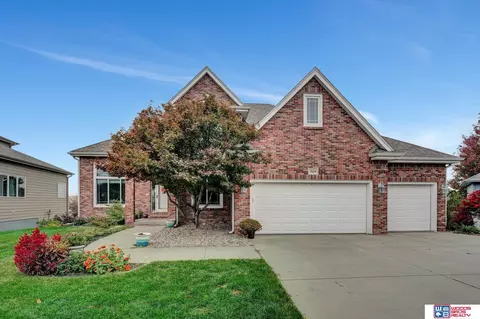 7824 Creek View Dr, Lincoln, NE 68516