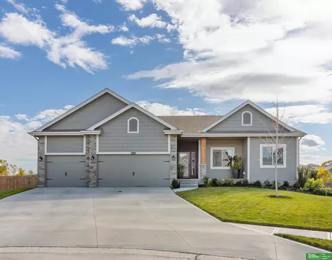 11509 S 112 Cir, Papillion, NE 68046