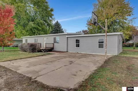 705 E Grove St, Sutton, NE 68979 photo 2