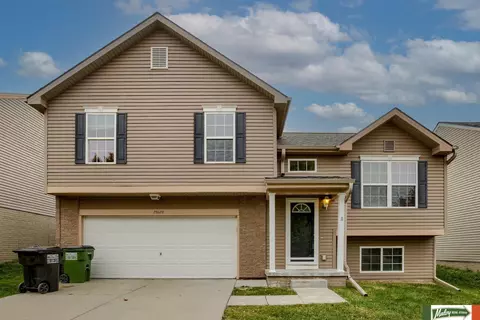 19619 T St, Omaha, NE 68135