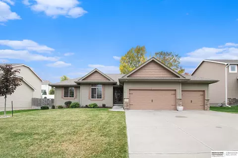 17213 Emiline St, Omaha, NE 68136