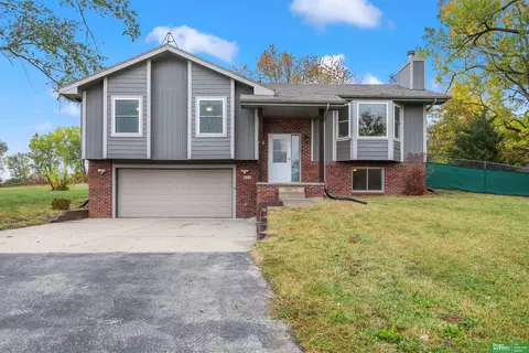 814 Carol Ct, Plattsmouth, NE 68048