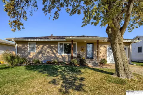 1702 Austin Ln, Fremont, NE 68025