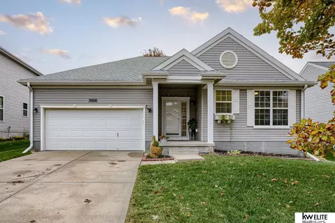 7504 N 107 St, Omaha, NE 68122