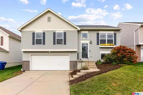 10864 Black St, Omaha, NE 68142