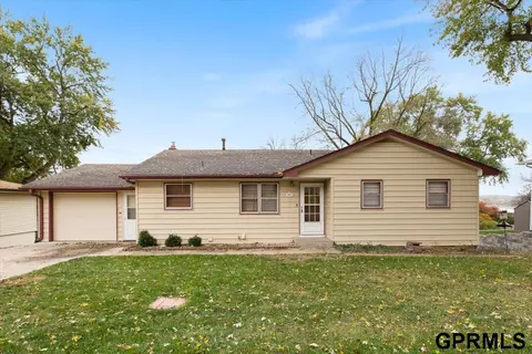 229 Pickardy Ln, Council Bluffs, IA 51503