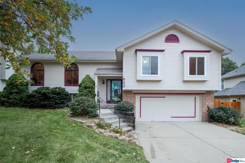 822 Valentine Ln, Papillion, NE 68046