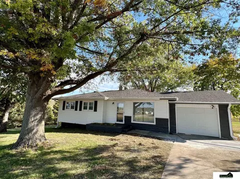 464 N 13th St, Tecumseh, NE 68450