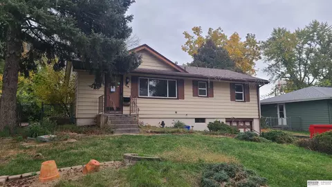 719 N Beadle St, Papillion, NE 68046