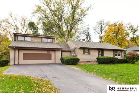 7741 Woolworth Ave, Omaha, NE 68124