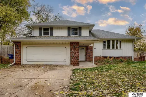711 Sherman Dr, Bellevue, NE 68005