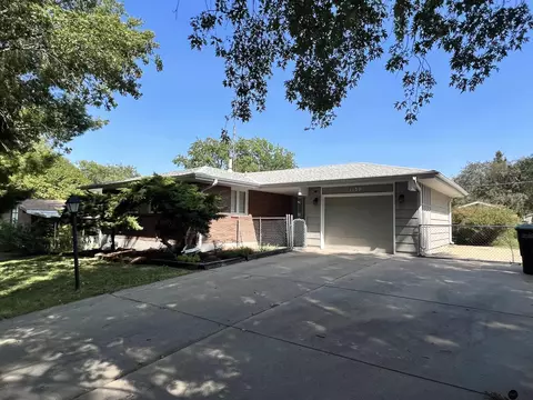 1130 Scenic Ln, Lincoln, NE 68505