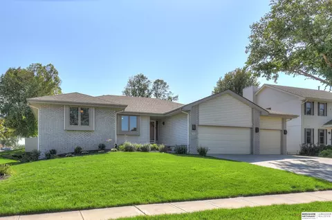 17453 T St, Omaha, NE 68135