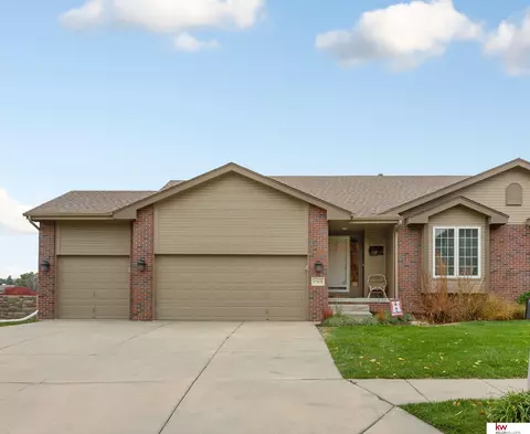 15428 Parker St, Omaha, NE 68154