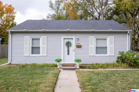 2806 Crawford St, Bellevue, NE 68005