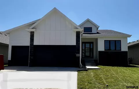 21201 Arbor Ct, Elkhorn, NE 68022