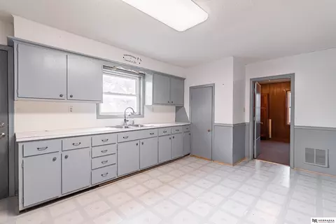165 S 3rd St, Springfield, NE 68059 photo 9
