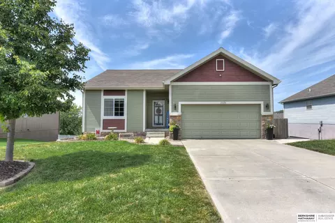 11216 S 212th St, Gretna, NE 68028