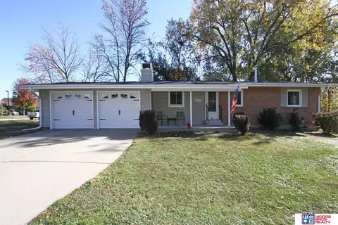 1440 Carlos Dr, Lincoln, NE 68505