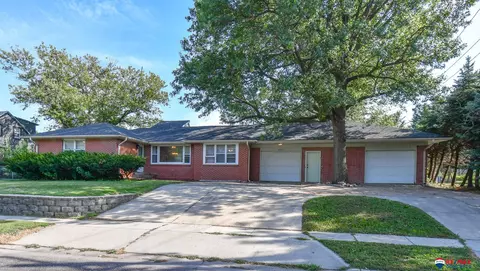 6003 Vine St, Lincoln, NE 68505