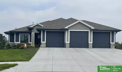 21715 K St, Elkhorn, NE 68022