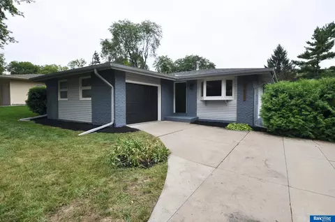 7523 Starr St, Lincoln, NE 68505