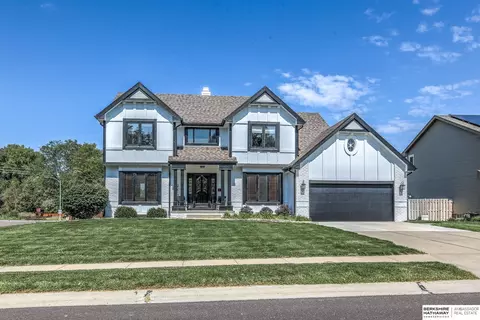 1100 Hickory Hill Rd, Papillion, NE 68046