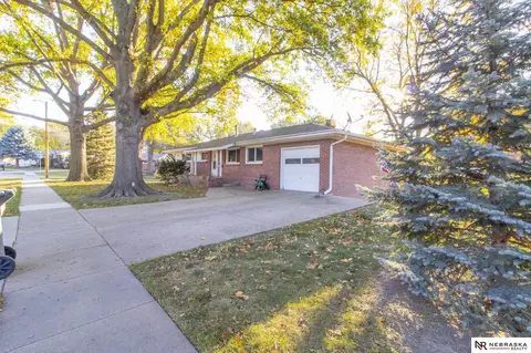 1931 Connie Rd, Lincoln, NE 68502