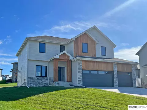 17316 Potter St, Bennington, NE 68007