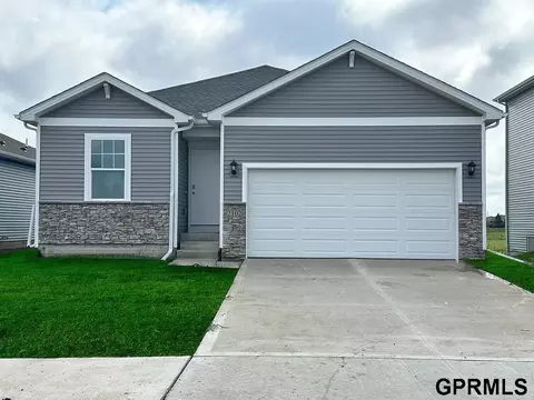 11623 Port Royal Dr, Papillion, NE 68046