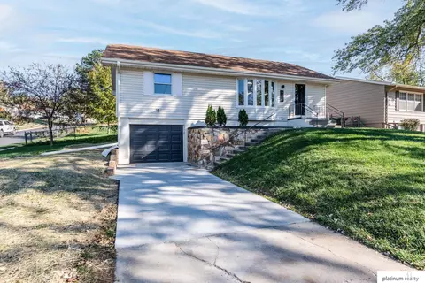 5565 N 61st Ave, Omaha, NE 68104