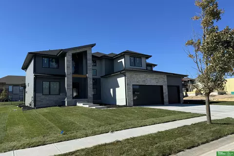 11014 S 175th St, Omaha, NE 68136