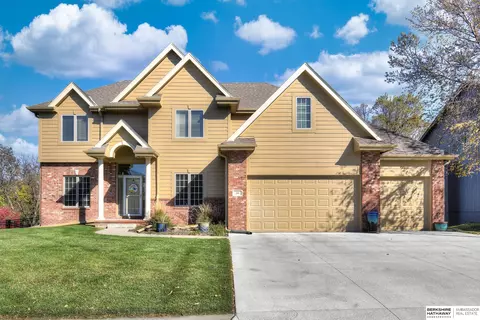 201 S 200 St, Omaha, NE 68022