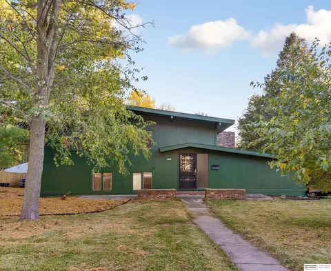 8071 Grand Ave, Omaha, NE 68134