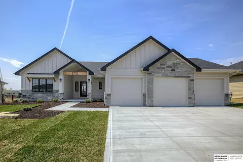 2732 N 181 St, Elkhorn, NE 68022
