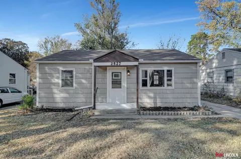 2527 S 53rd St, Lincoln, NE 68506
