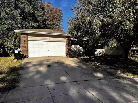 2229 NW 49th St, Lincoln, NE 68524