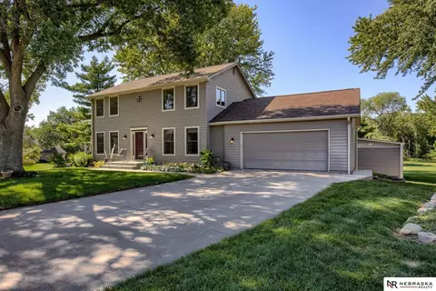 7401 Possum Cir, Lincoln, NE 68506
