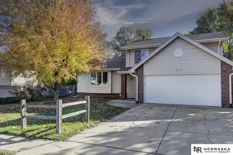 3725 Falcon Dr, Bellevue, NE 68123